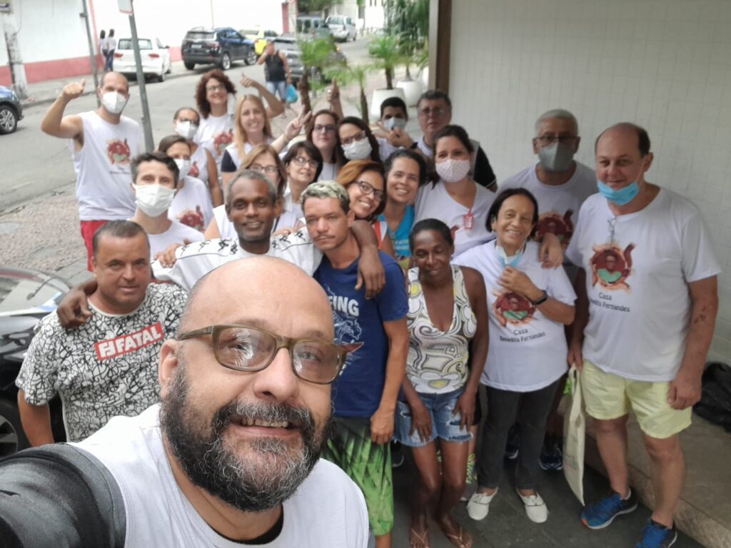 Assistência é a caridade em ação.  Emmanuel