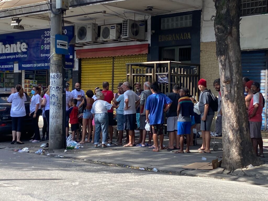 Onde estiver a caridade, aí se encontra a presença de Deus.  - Bezerra de Menezes