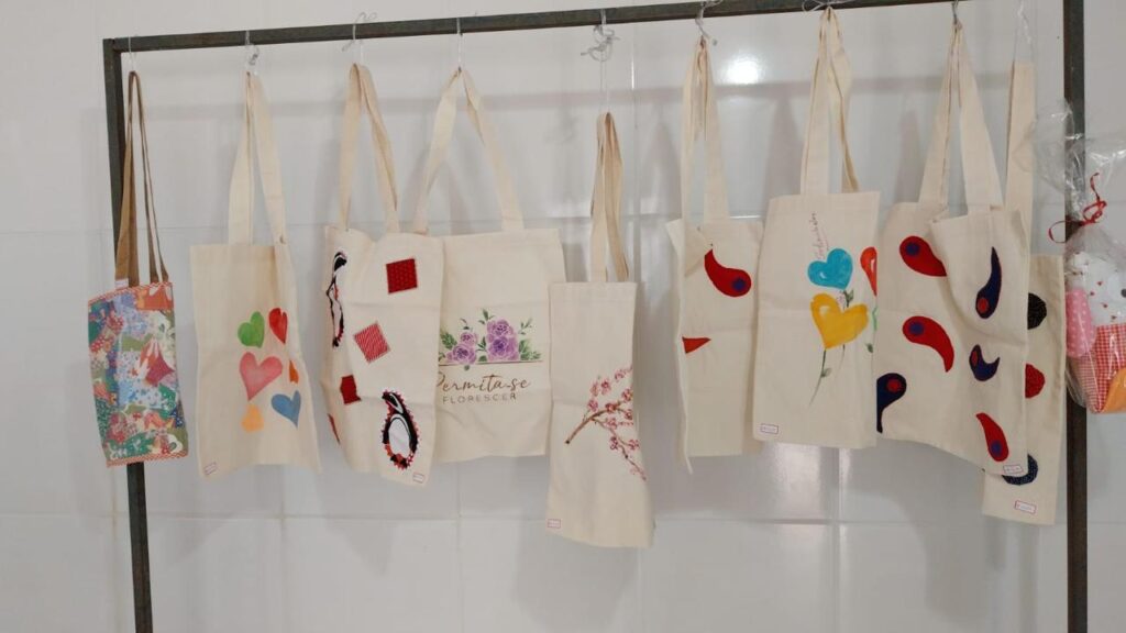 Assistência é a caridade em ação.  Emmanuel