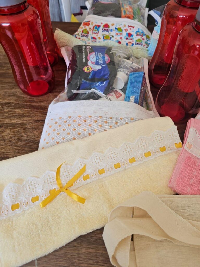 No trabalho de Jesus, Com carências a transpor, Vale frases de bondade, Basta um sorriso de amor. - Cornélio Pires