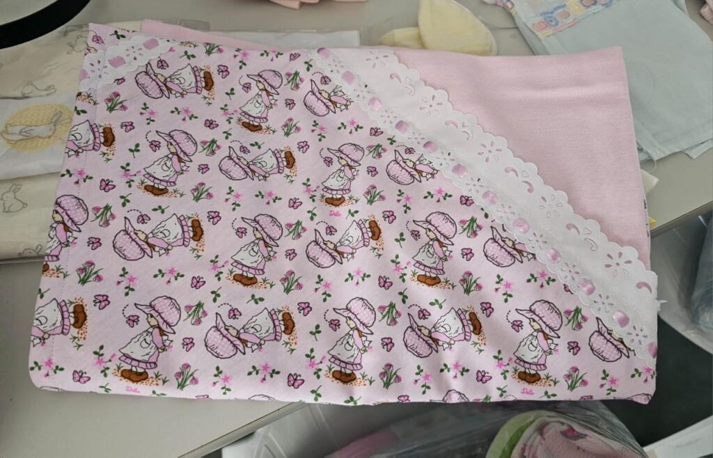 A obra da caridade tudo transforma em favor do bem. - Emmanuel